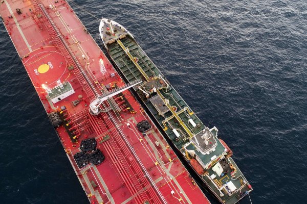 Łotewska firma zaopatruje w paliwo rosyjską flotę cieni na Bałtyku