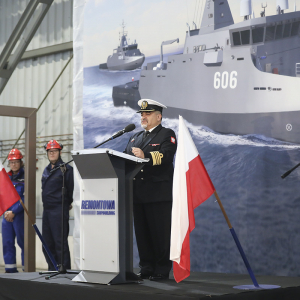 Rozpoczęcie cięcia pierwszej blachy do budowy szóstego z serii niszczyciela min typu „Kormoran II”. Fot. Sławomir Lewandowski / PortalMorski.pl