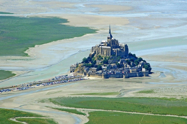 Francja: Ewakuacja słynnej Le Mont-Saint-Michel