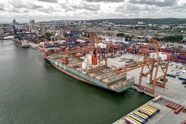 Pierwsze bezpośrednie zawinięcie transatlantyckiego statku Hapag-Lloyd do Hutchison Por...