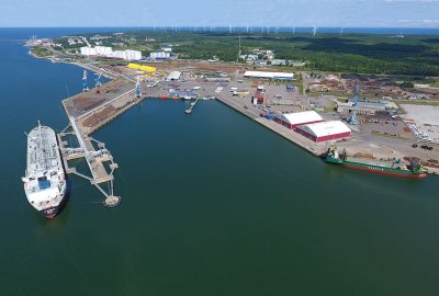 Media: Estonia może przyspieszyć realizację planu budowy pływającego terminalu LNG