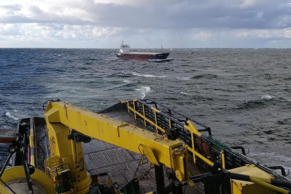 Aktualizacja: Statek Rix Star po dryfie w kierunku Półwyspu Helskiego już na holu