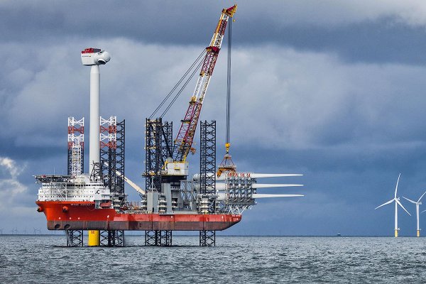Statek Cadelera zainstaluje 76 turbin na morskiej farmie wiatrowej Baltic Power Orlenu