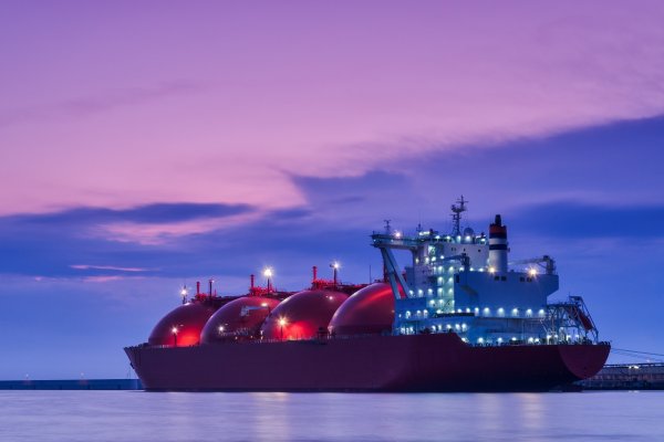 PGNiG wraca na rynek w poszukiwaniu gazowca LNG