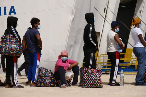 Ponad 1200 migrantów dotarło w ciągu doby na Lampedusę