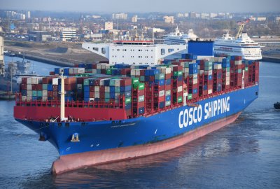 Chińska firma zainwestuje w port w Hamburgu. Ekspert ostrzega: to potenc...