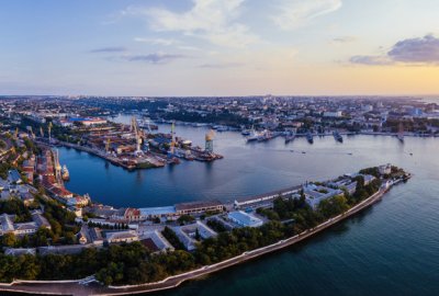 Rosjanie wznieśli kolejne umocnienia wokół portu w Sewastopolu na okupowanym Krymie