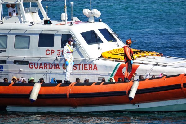 Portugalia: Rząd gotowy przyjąć część migrantów z Lampedusy, apeluje o walkę z przemytn...