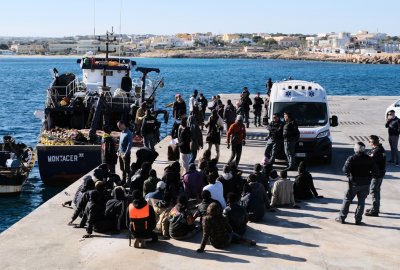 Kolejnych 800 migrantów przypłynęło na Lampedusę