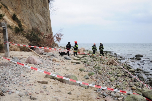 Komunikat w związku z osunięciem się fragmentu klifu na plaży w Gdyni