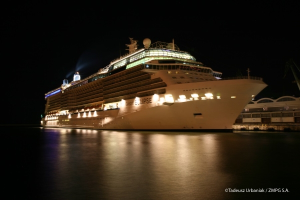 Niecodzienne nocne wejście Celebrity Eclipse