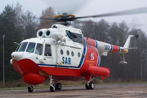 Akcja ratownicza na Bałtyku. Załoga śmigłowca Mi-14PŁ/R uratowała Amerykankę