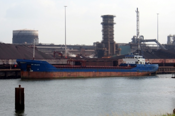 Tonący statek towarowy uratowany w Kanale La Manche