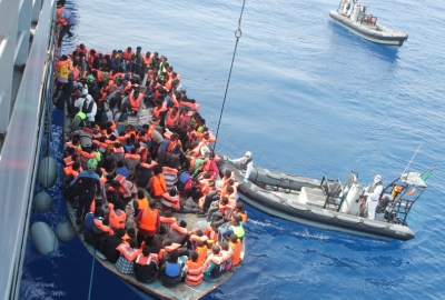 Włochy/Szef MSZ: 3700 migrantów uratowano w ciągu pięciu dni na morzu