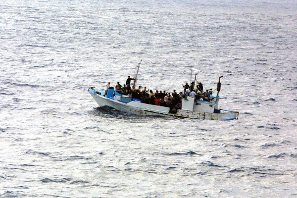 Podniesiono wrak statku, który zatonął w 2015 roku z kilkuset migrantami