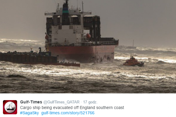 Sztorm na kanale La Manche - zderzenie statku z barką wiozącą kamienie