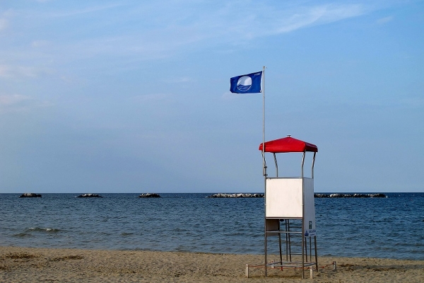 Błękitnymi Flagami nagrodzono polskie plaże i mariny