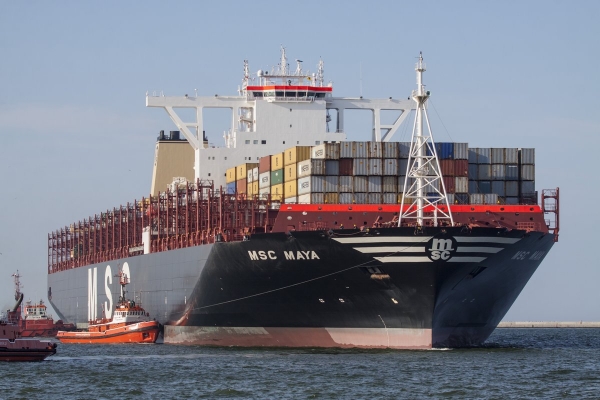 Do DCT Gdańsk wpłynął największy na świecie kontenerowiec [VIDEO]