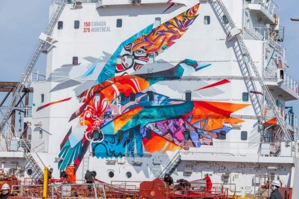 Zobacz jak powstawał mural na statku kanadyjskiej firmy żeglugowej