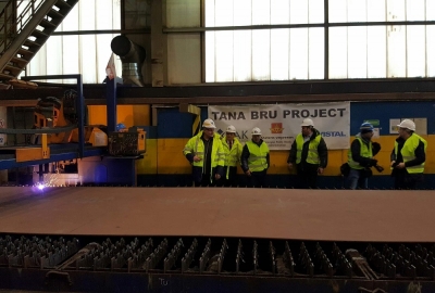 Rozpoczął się etap wytwarzania konstrukcji stalowej nowego mostu nad rzeką w Tana Bru...