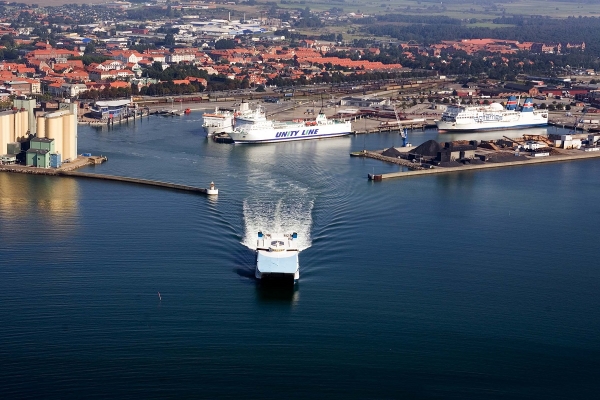 Politycy lobbują na rzecz włączenia portu Ystad do paneuropejskiego korytarza transport...