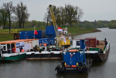 OT Logistics wspiera promocyjny rejs barki Wisłą z Gdańska do Warszawy