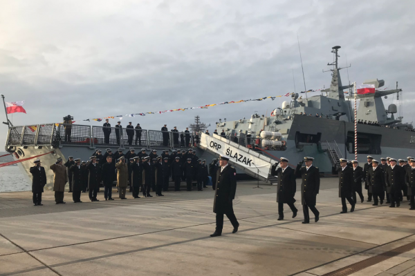 Na ORP Ślązak podniesiono banderę wojenną i proporzec Marynarki Wojennej