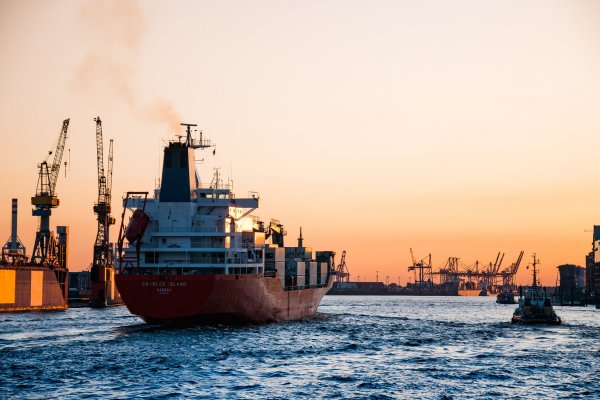 O globalnych wyzwaniach dotyczących gazów cieplarnianych dla żeglugi i przemysłu stoczn...