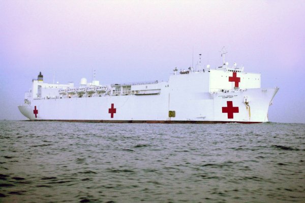 Pacjenci z koronawirusem omyłkowo trafili na statek-szpital USNS Comfort