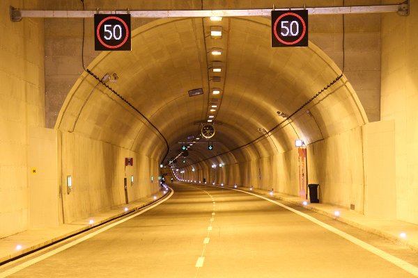 CBA: Aneksy do budowy tunelu pod Martwą Wisłą pozwoliły uniknąć 88 mln zł kary
