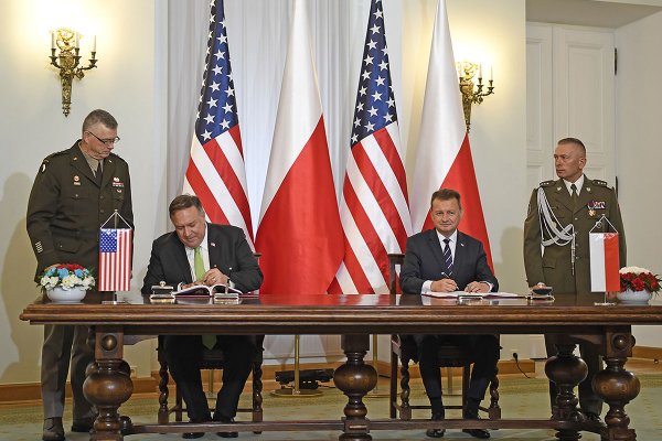 Pompeo w Warszawie, umowa o współpracy obronnej podpisana przez szefa MON i sekretarza ...