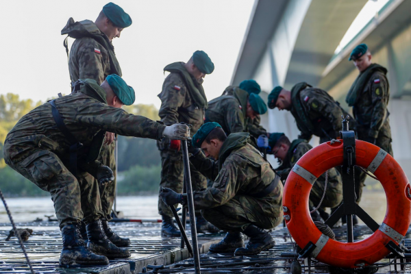 Błaszczak: 10 września most pontonowy na Wiśle będzie gotowy do użytkowania