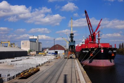 Porty Szczecin i Świnoujście przeładowały w 2020 r. mniej towarów niż w 2019 r.