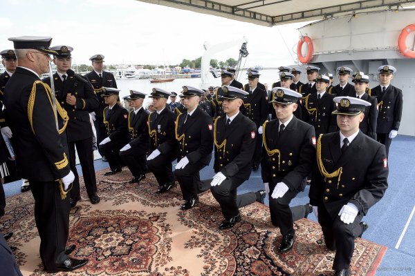 Nowi oficerowie ślubowali na pokładzie ORP Błyskawica