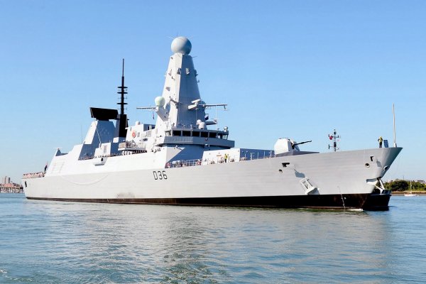 Ostrzelany na Morzu Czarnym HMS Defender wypłynął we wtorek z Odessy