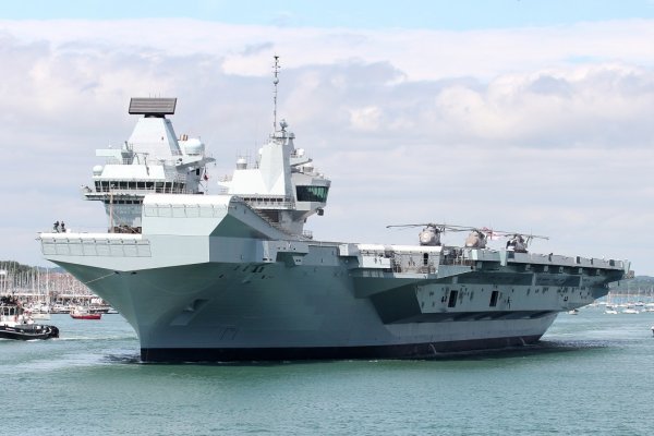 Około 100 przypadków koronawirusa na lotniskowcu HMS Queen Elizabeth