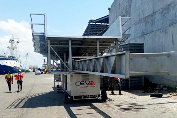 CEVA Logistics w Afryce - nowe urządzenia do załadunku ryb w porcie w Abidżanie