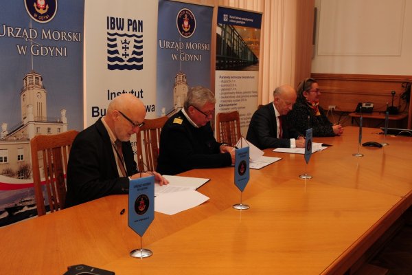Podpisano umowę na wykonanie monitoringu falowania w rejonie Półwyspu Helskiego