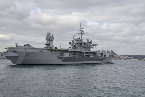 Turcja ostrzega przed kierowaniem okrętów do cieśnin Bosfor i Dardanele