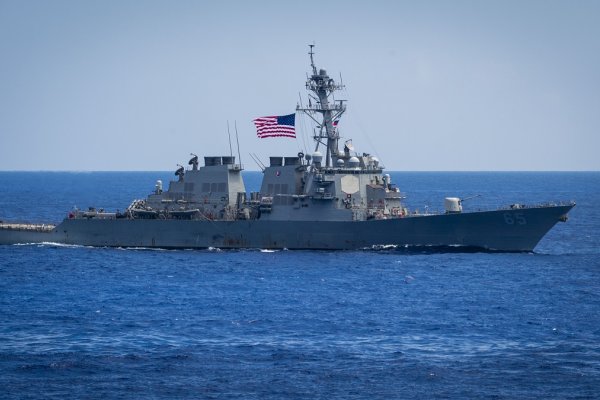 Niszczyciel marynarki wojennej USA przepłynął przez Cieśninę Tajwańską