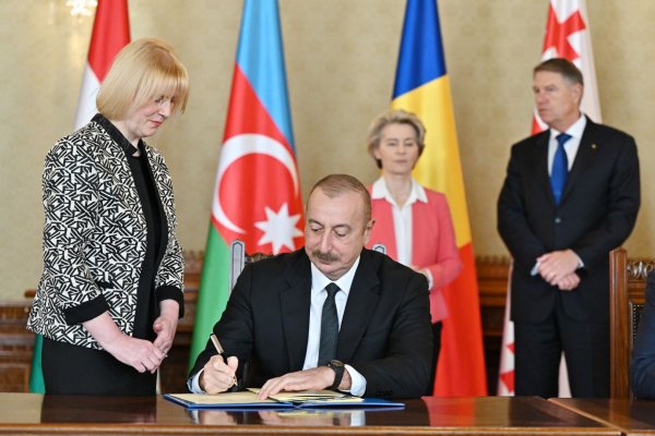 Rumunia: Podpisano umowę na przesył zielonej energii elektrycznej z Azerbejdżanu na Węg...