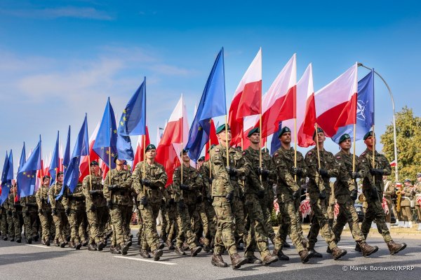 W Święto Wojska Polskiego w stolicy defilowało ponad 2,5 tys. żołnierzy i ponad 200 poj...