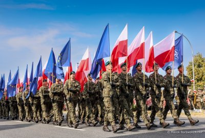 W Święto Wojska Polskiego w stolicy defilowało ponad 2,5 tys. żołnierzy ...