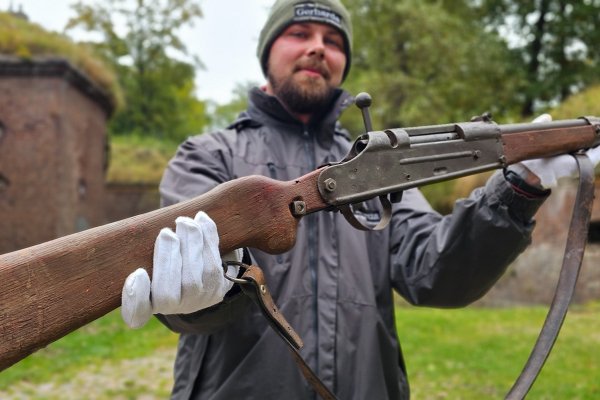 Unikalny karabin z II wojny światowej odkryty w forcie w Świnoujściu 