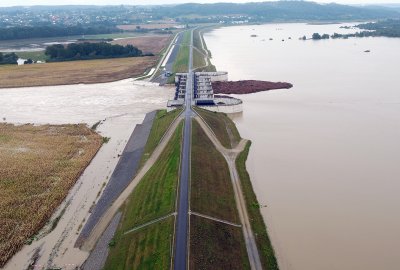 Powódź w Polsce: Stabilizuje się poziom wody w zbiorniku Racibórz Dolny...