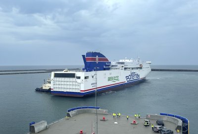 Prom Varsovia wpływa do portu Ystad. Fot. PortalMorski.pl