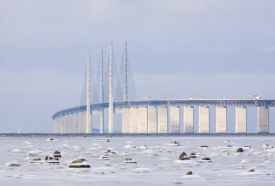 Szwecja-Dania: Śnieżyce i silny wiatr paraliżują transport