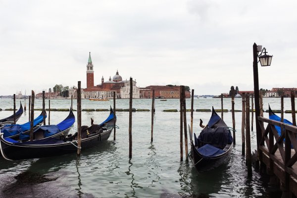 Włochy: Trwa mobilizacja na rzecz zalanej Wenecji