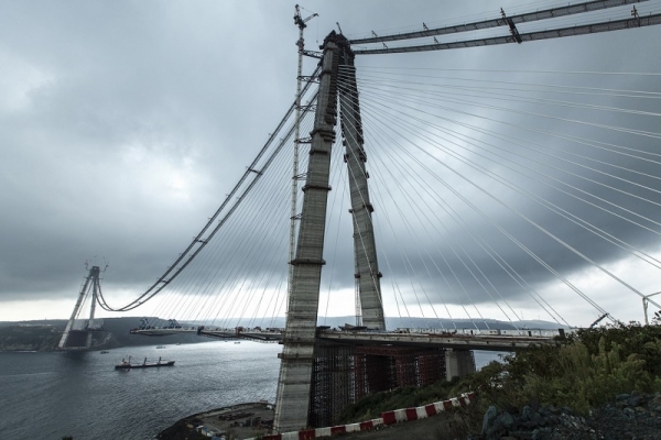 Prezydent Turcji Erdogan otworzył most nad Bosforem