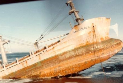 Wrak statku, który zatonął w 1985 roku zagrożeniem dla środowiska
